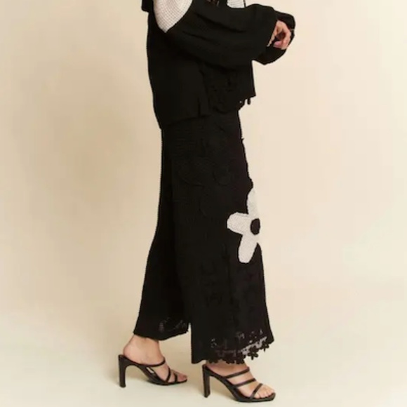 NEW Davi & Dani Waffle Knit Wide Leg Pants with Flower Patch & Lace Size L,M & S - Picture 3 of 15